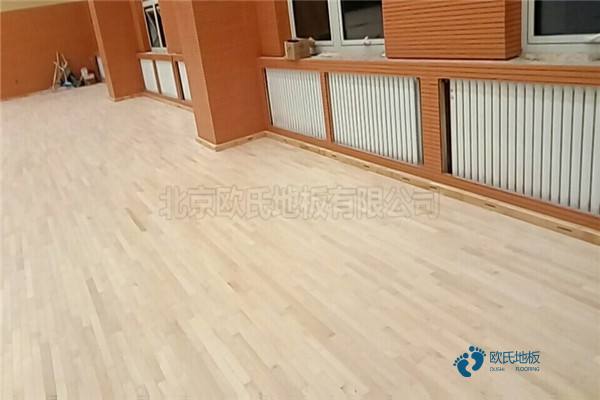 造价20厚篮球馆木地板
