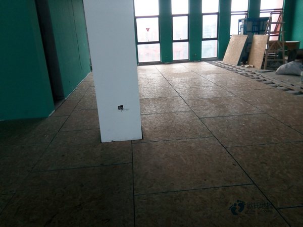 枫木运动篮球地板多少钱一平米？