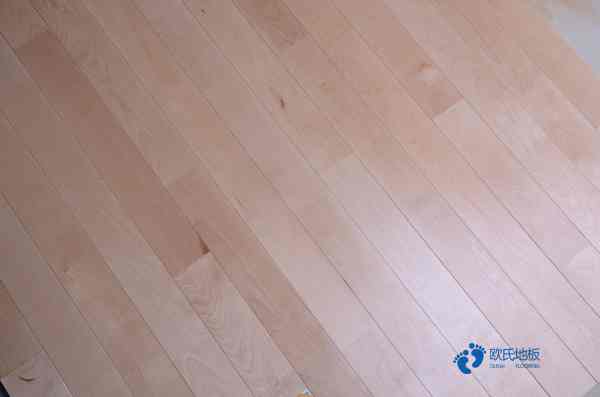 枫木篮球场地木地板多少钱一平米？